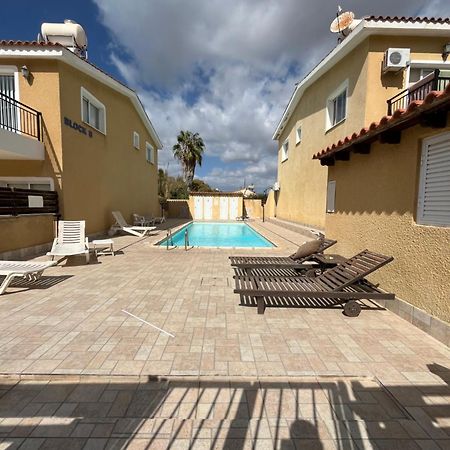 Apartment In Residential Complex With Pool Klorakas Eksteriør bilde
